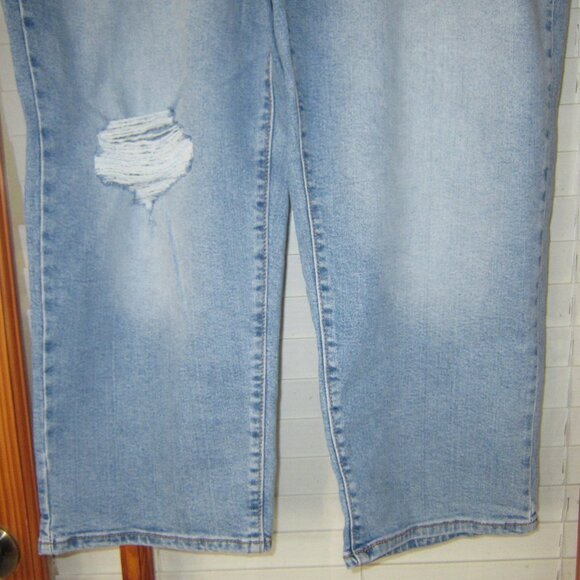 Levi's Wedgie Straight Cropped Jeans High Rise Women's 4 22W 24W NEW Rip - Picture 6 of 7